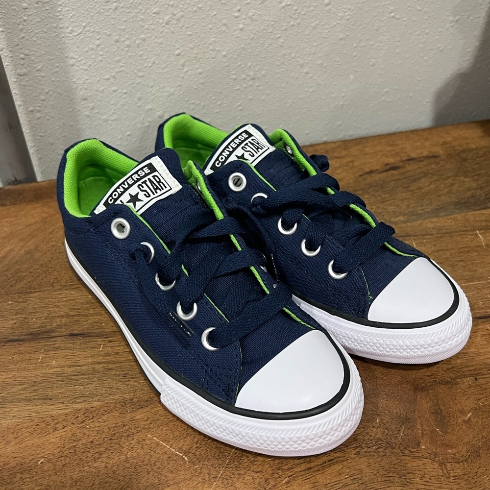 NWT Converse toddler boys size 13, no tie easy slip on